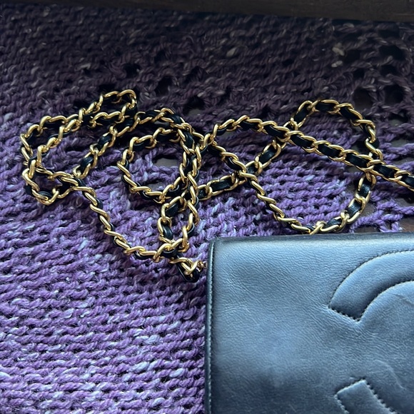 Chanel Caviar WOC vintage lambskin crossbody purse with gold chain. - Picture 11 of 17